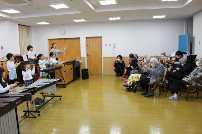 【ぞう組】高齢者施設の方との交流 | 社会福祉法人ひとまる会